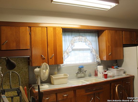 3rd image of 446 Sharon Dr