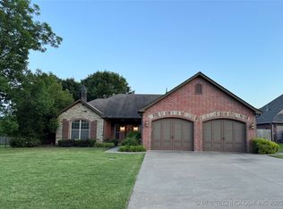 645 Kingston Pl, Tahlequah, OK 74464