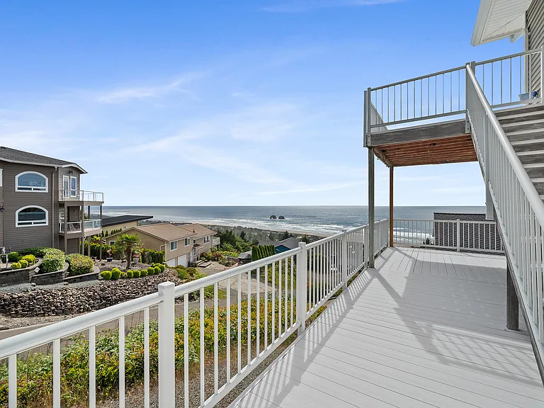 461 Terrace Dr — Photo 1