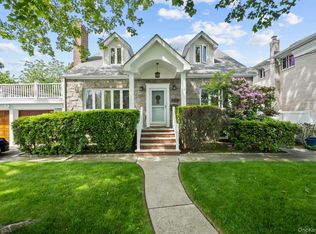 2816 215th Pl, Bayside, NY 11360