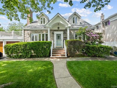 2816 215th Place, Bayside, NY, 11360