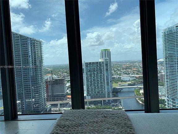 5th image of 68 SE 6th St APT 3010