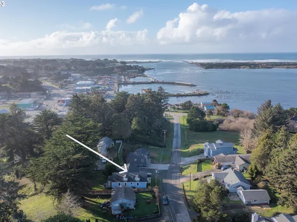 740 Caroline St SE, Bandon, OR 97411