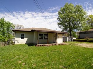 102 E Country Club Rd, Dixon, MO 65459
