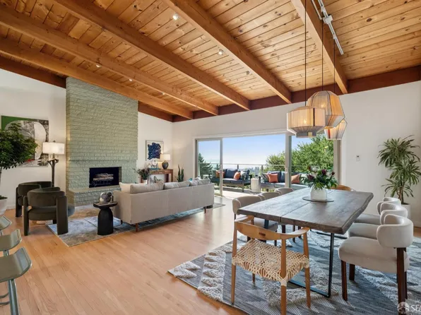 6425 Snake Rd, Oakland, CA 94611