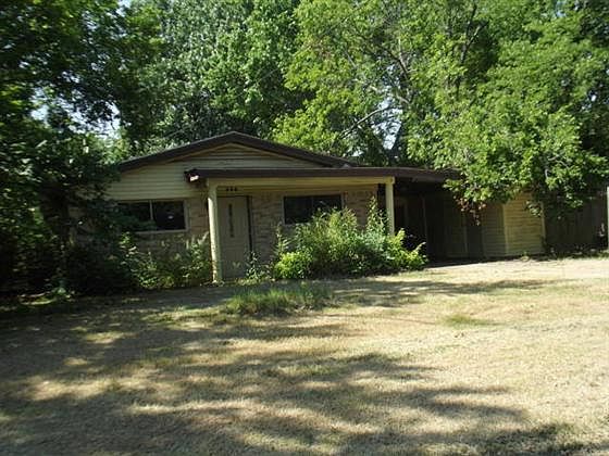 1st image of 202 E Circle Dr