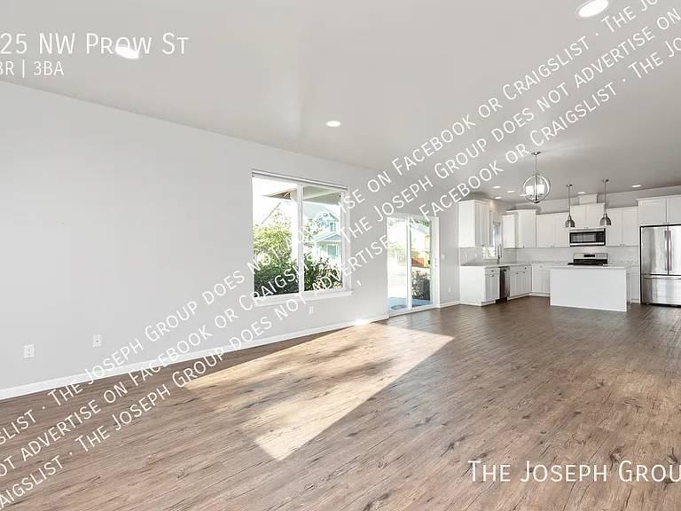 625 NW Prow St — Photo 2