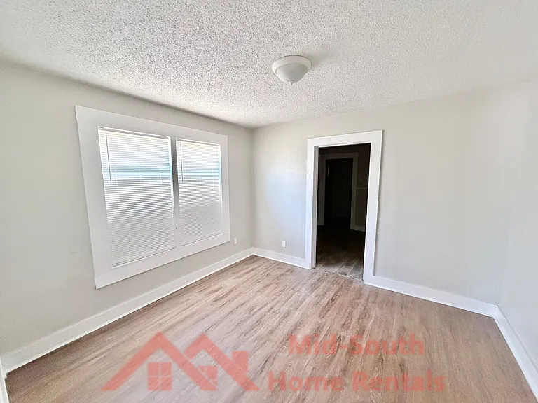2263 Hunter Ave — Photo 6