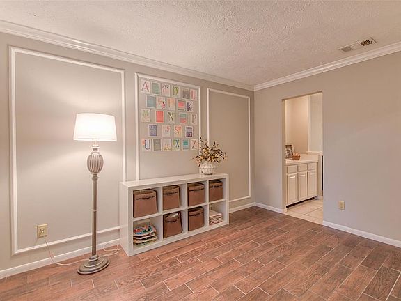 4th image of 810 Hyacinth Pl