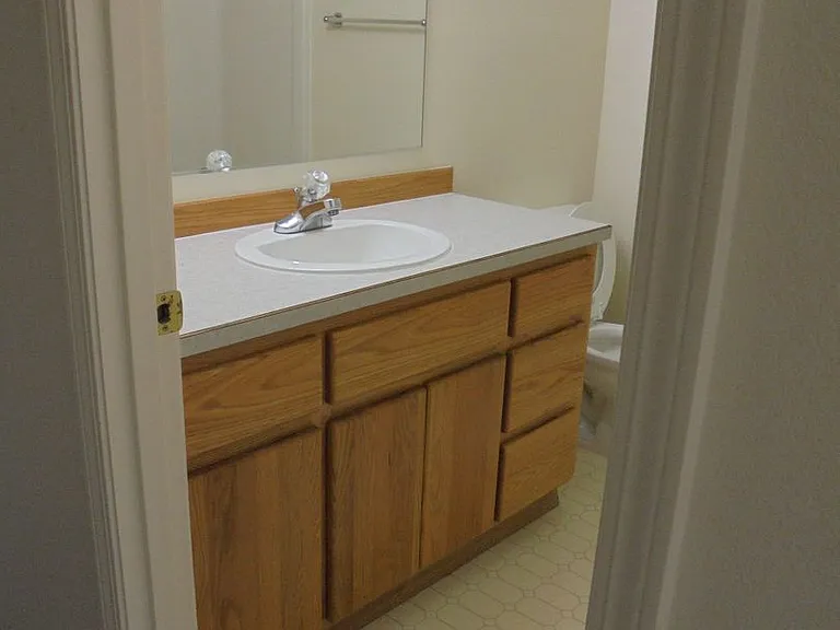 320 NW Country Ct — Photo 6