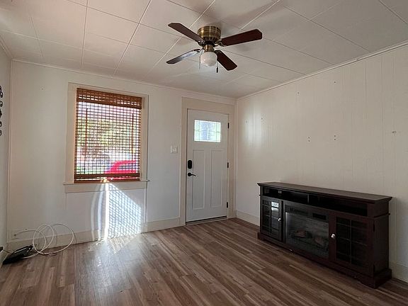 4th image of 106 Western Ave