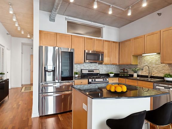 4th image of 720 N Larrabee St APT 1212