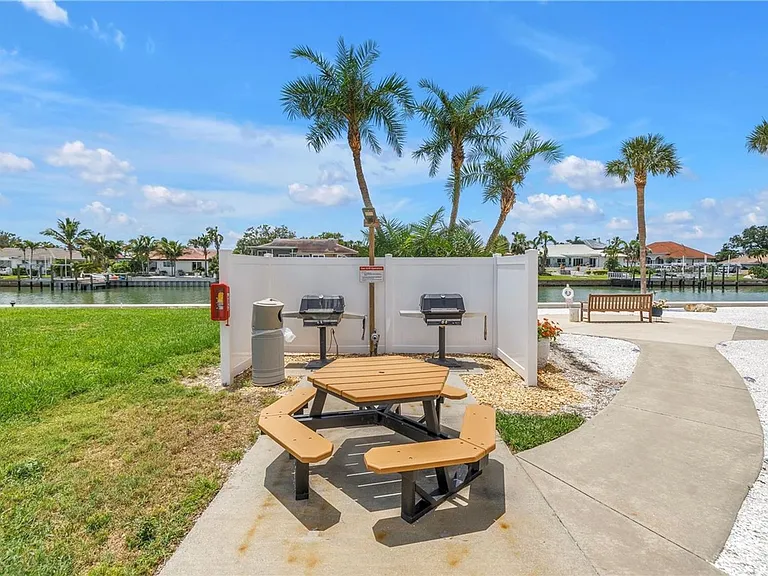 4900 Brittany Dr S #611 — Photo 17