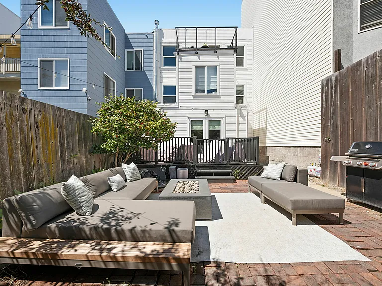 2637 Chestnut St — Photo 26