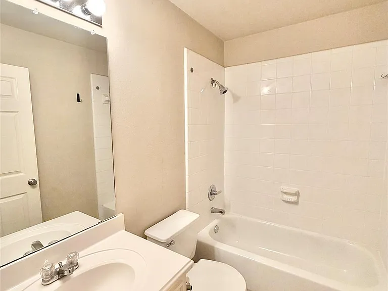 1828 Wheeler St — Photo 5