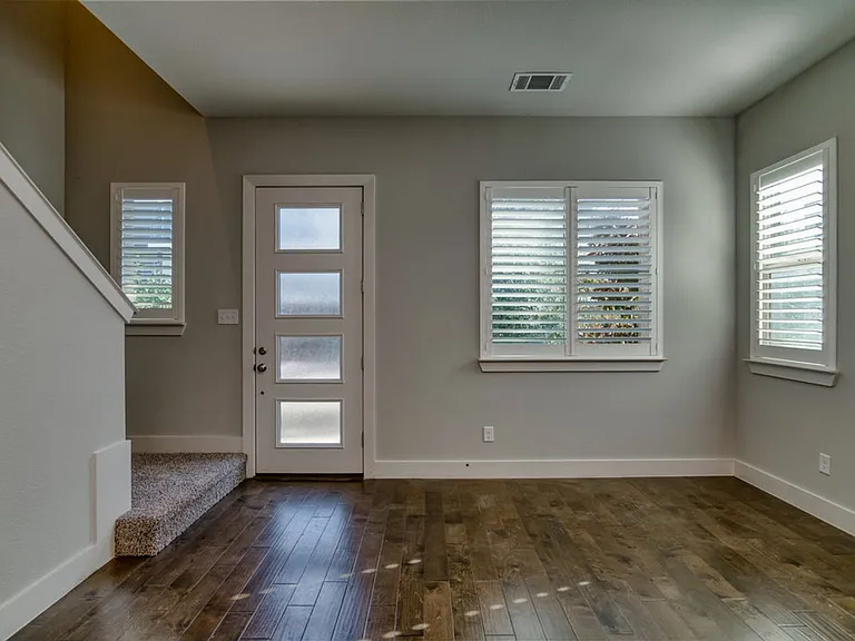 218 Wimberly St — Photo 2