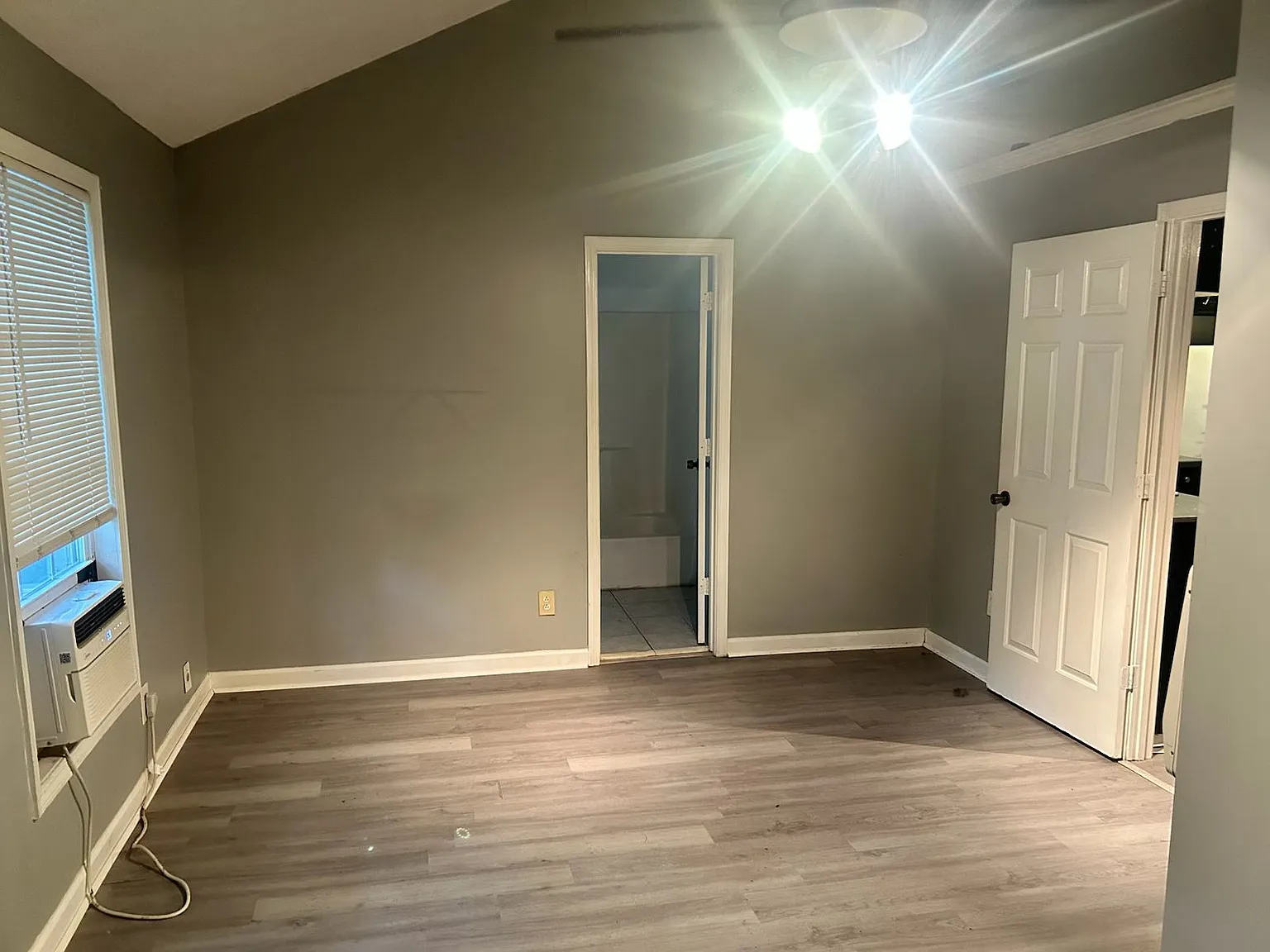 1 bed, $1,000 — Photo 1