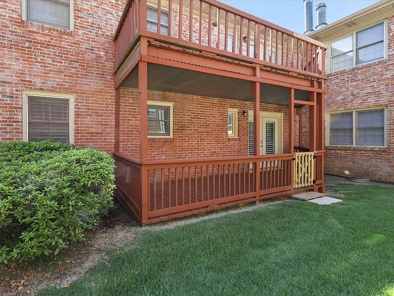 517 E Jefferson St #45 — Photo 31