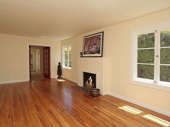 3rd image of 220 E Junipero St