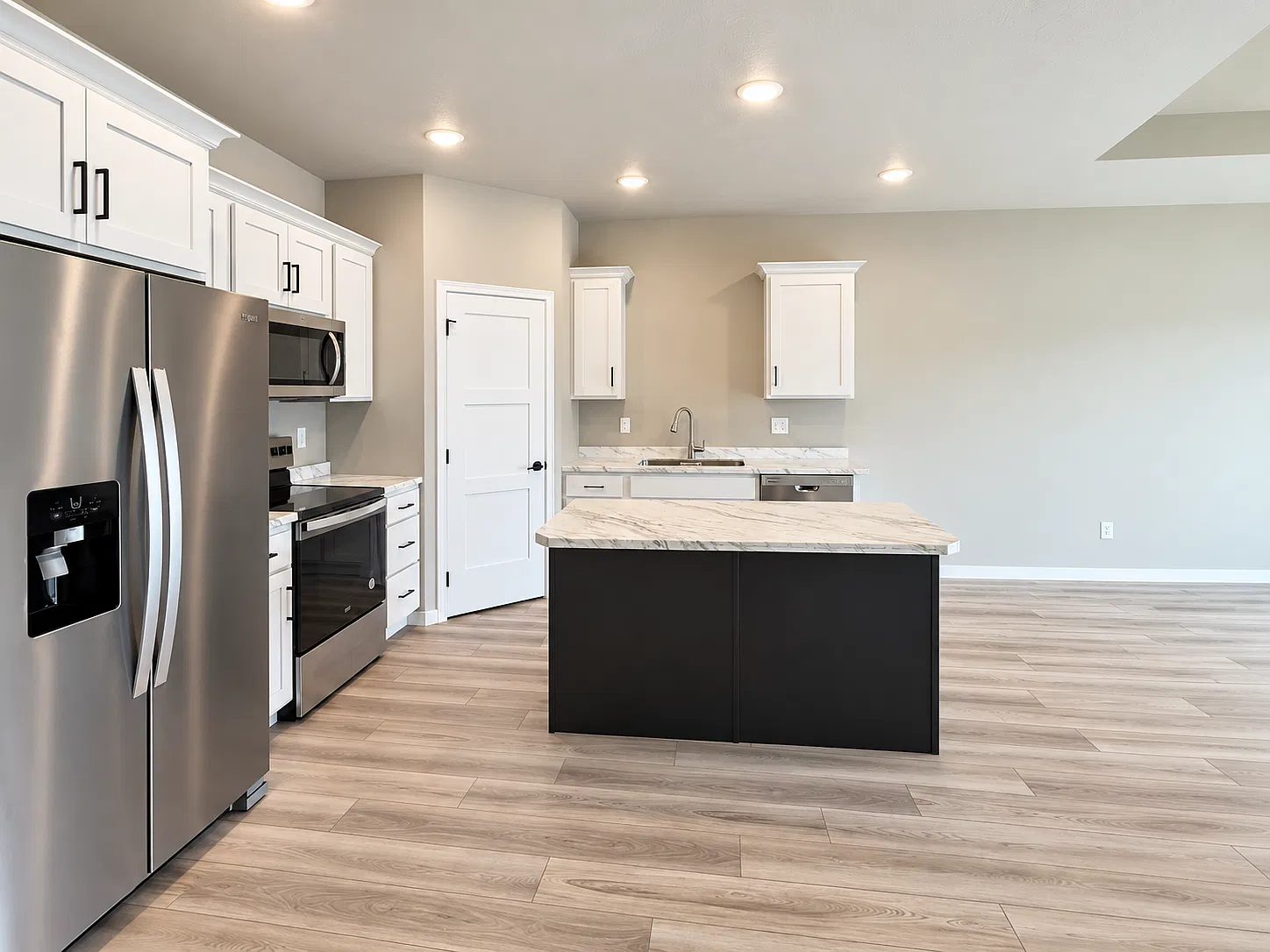 4 bed, 1704 sqft, $2,300 — Photo 3