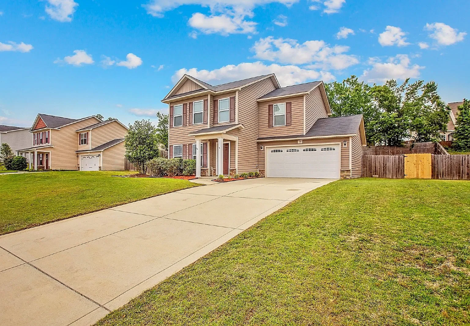 3 bed, 2.5 bath, 1444 sqft, $1,695 — Photo 2