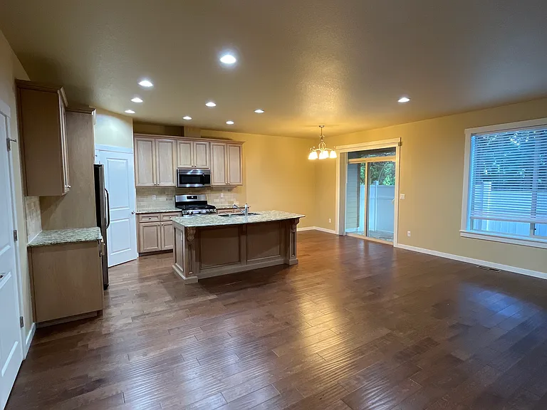 6839 NE 124th Ave — Photo 1
