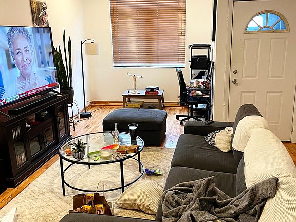 2nd image of 1224 W Augusta Blvd #1A