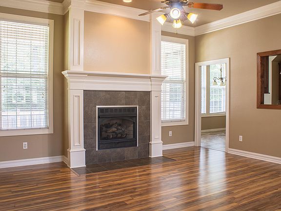 3rd image of 1003 Hope Cir