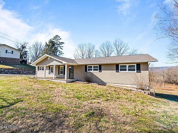 3rd image of 844 Mount Paran Rd