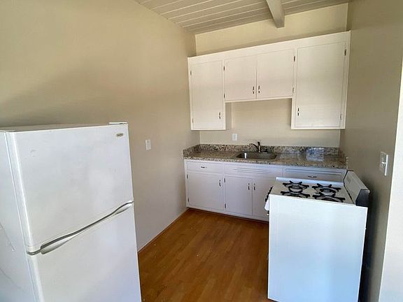 4th image of 920 Evelyn St APT 4