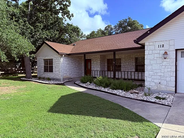 3 bed, 2.0 bath, 1938 sqft, $2,800 — Photo 2