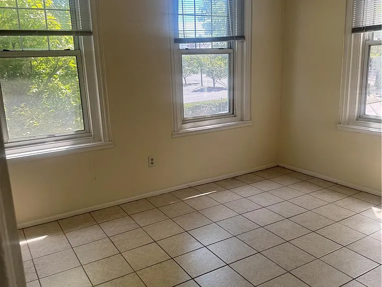 717 Center St #2F — Photo 4