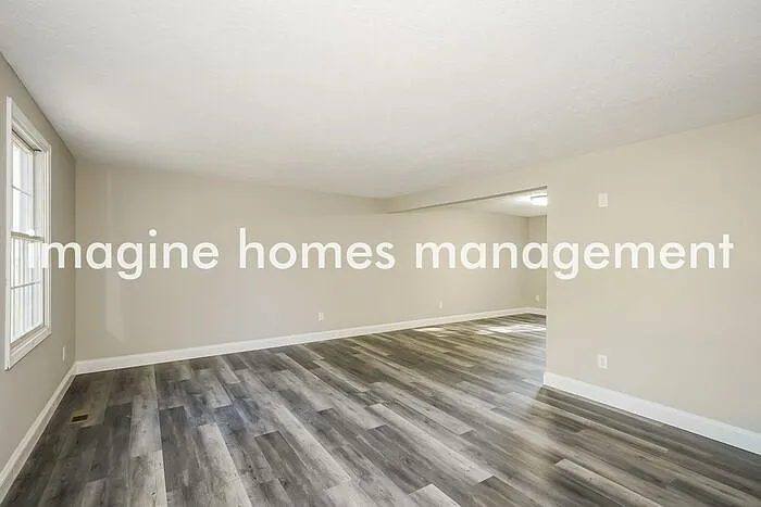 705 Fairfax Dr — Photo 3