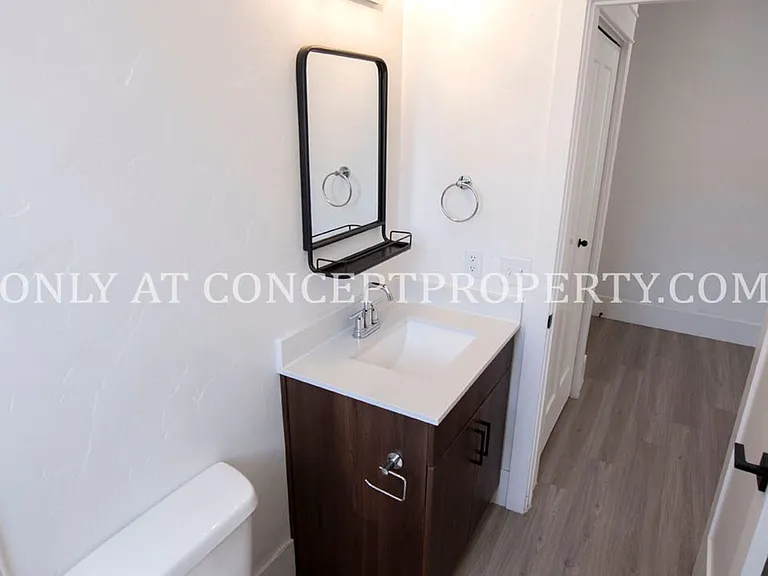 Clairmont — Photo 14