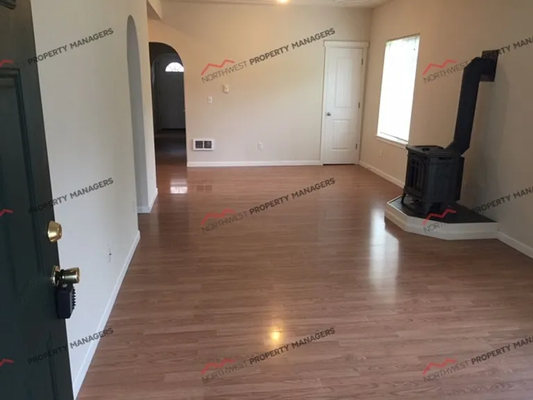 1107 Woodland Ave — Photo 3