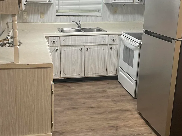 213C Westcliff Cir — Photo 2