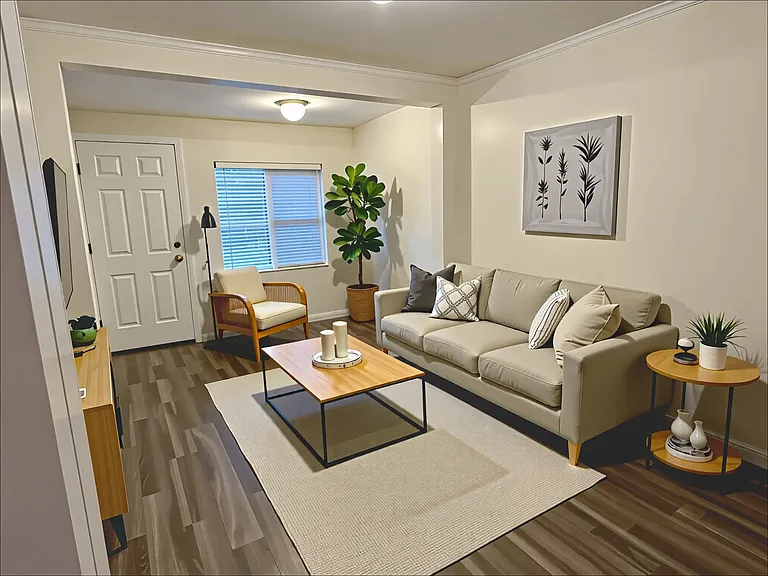 4731 N Vine St — Photo 3