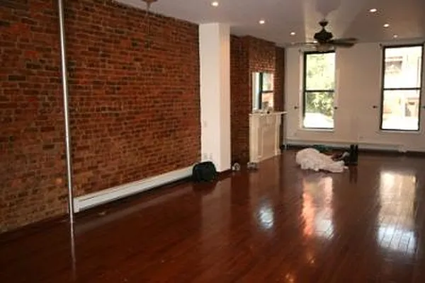 Rented by RES New York | media 14