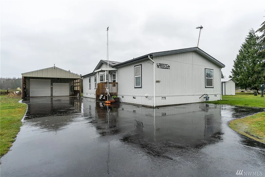 23117 E Jones Rd photo 1