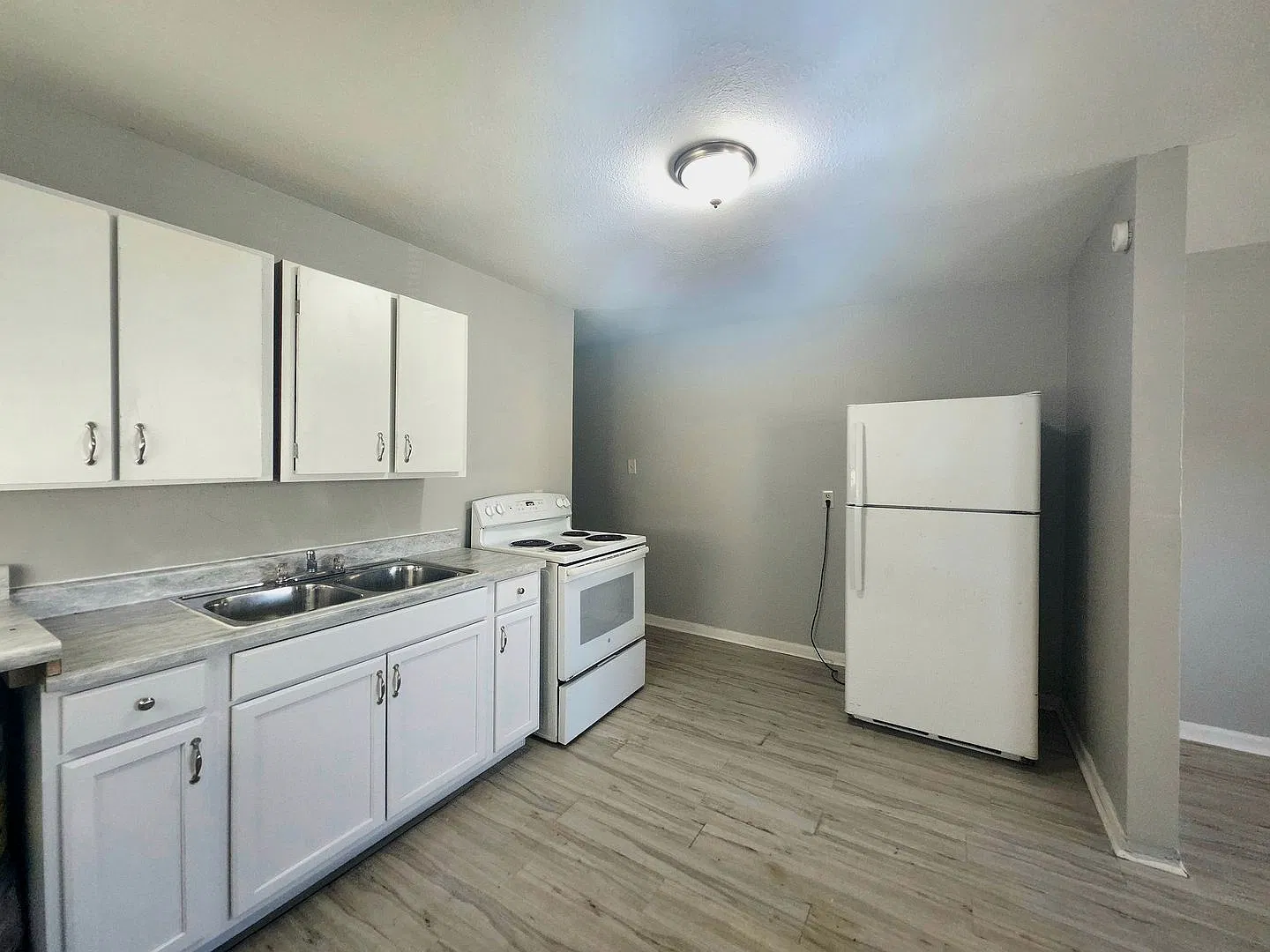 1708 Walker Ave — Photo 3