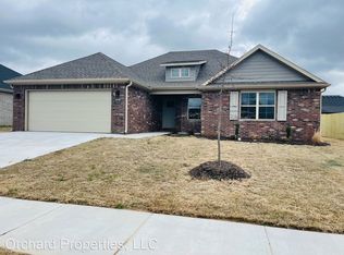 932 Hampton St, Springdale, AR 72762