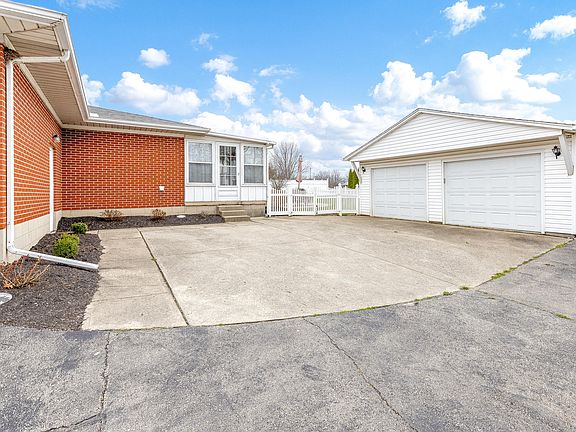 3rd image of 135 New Haven Dr