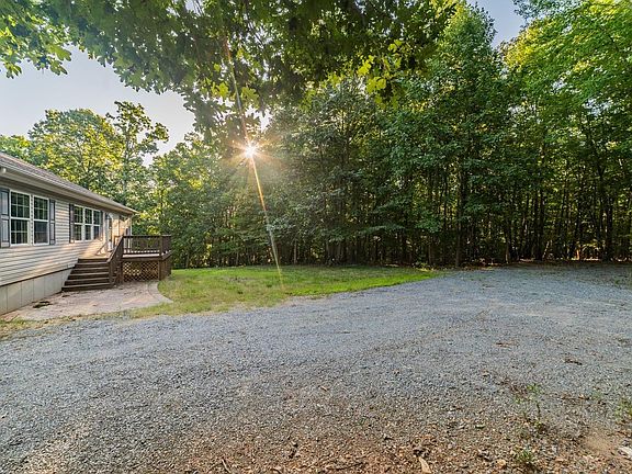 3rd image of 124 Flat Creek Ln