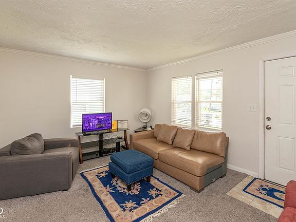 4th image of 3743 Crescent Ave