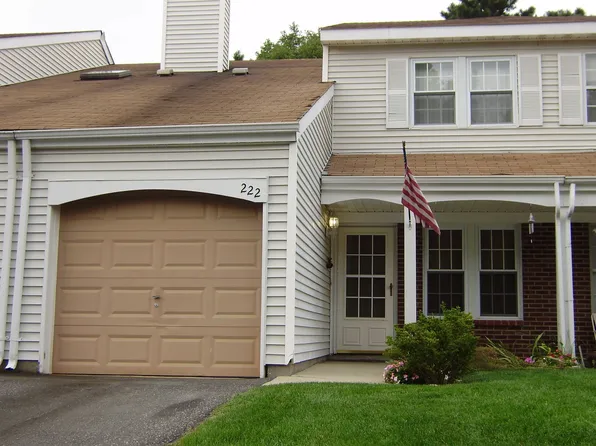 222 Ivy Meadow Ct, Middle Island, NY 11953