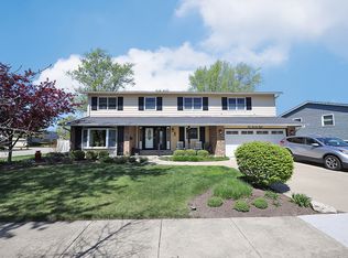 298 Smethwick Ln, Elk Grove Village, IL 60007