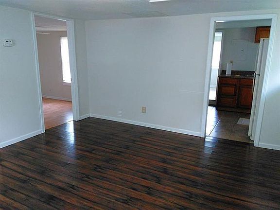 2nd image of 109 NE Maggie Ave