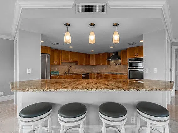 3 bed, 2156 sqft, $4,000 — Photo 4