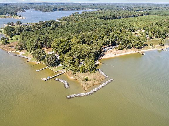 5th image of 604 Parker Dr