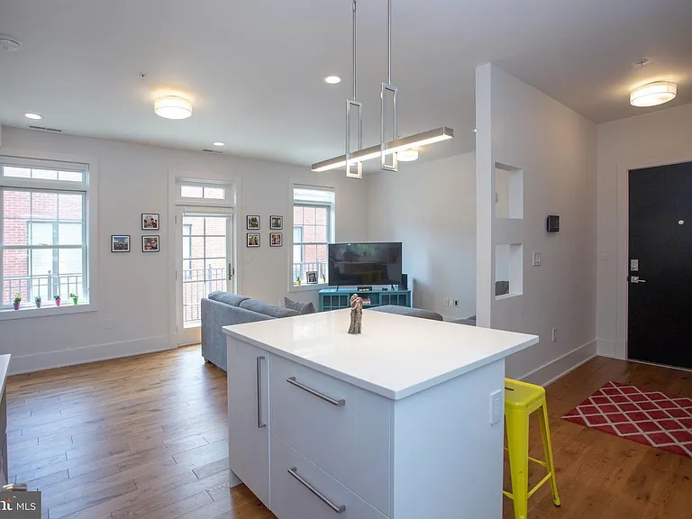4527 Macarthur Blvd NW #5 — Photo 3